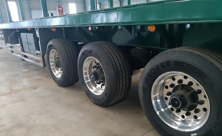 3 Axle Flatbed Trailer with Air Suspension - Image 4