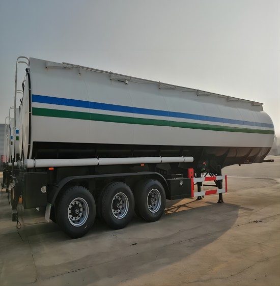 40,000 Liter Tri Axle Tanker Trailer - Image 5